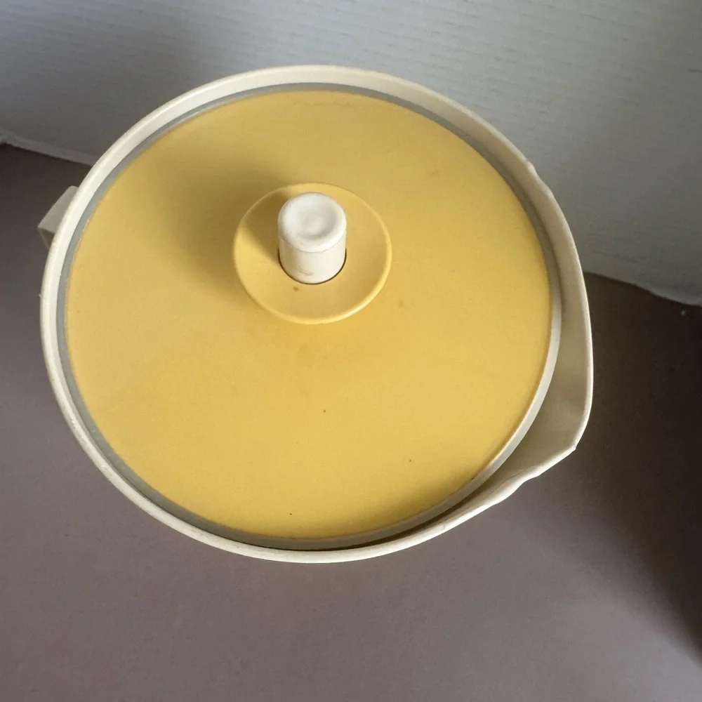 Vintage Tupperware Pitcher 1 Quart Almond